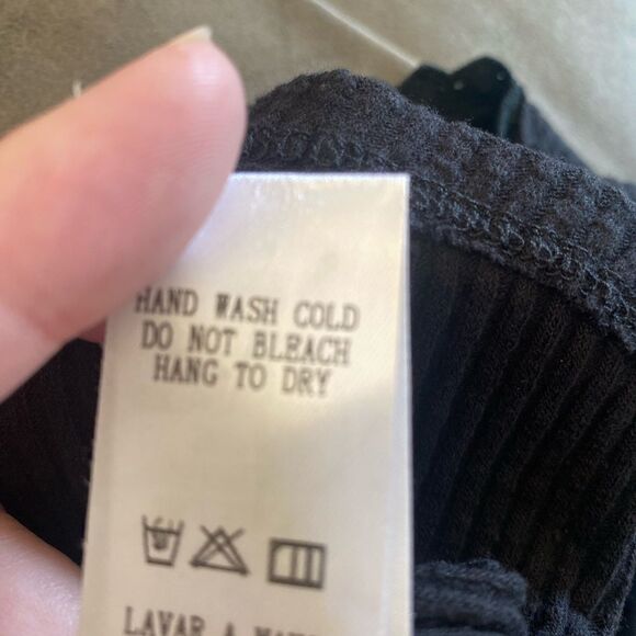 Doe & Rae black long sleeve crochet detail top size small - Picture 4 of 11